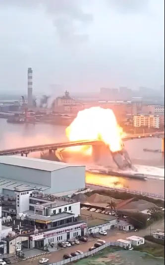 Urgent: 7.7 Earthquake Rocks Region — Rescue Efforts Underway