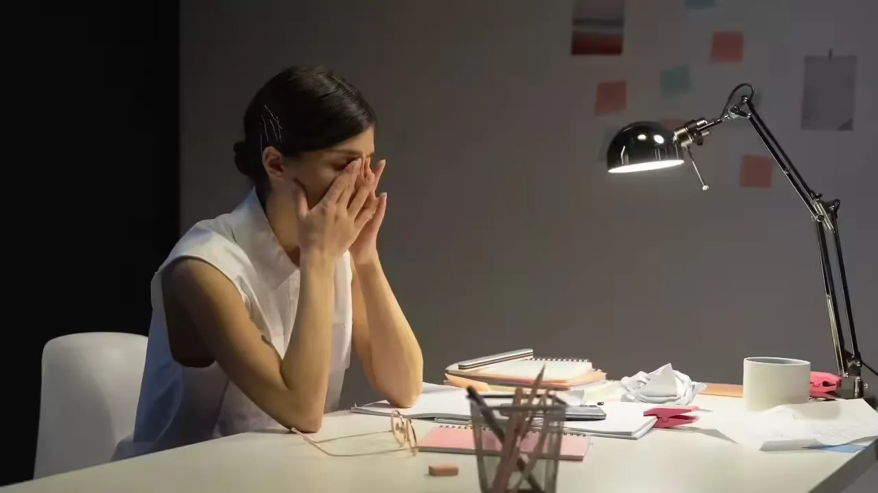 7 Everyday Habits That Quietly Destroy Your Energy Levels (And How to Fix Them)