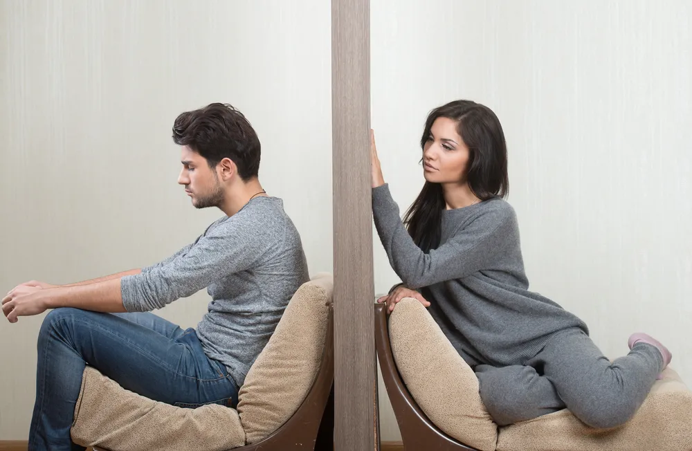 A Couples Therapist Says This Is the One Sign a Relationship Is Truly Over