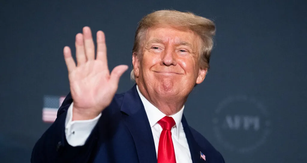 🦅 Trump Fires Back at NYC Mayor-Elect Mamdani: “He’d Better Be Careful”